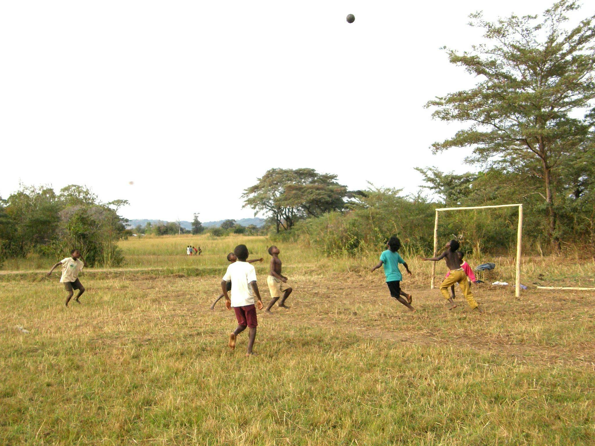 Barn som spiller fotball
