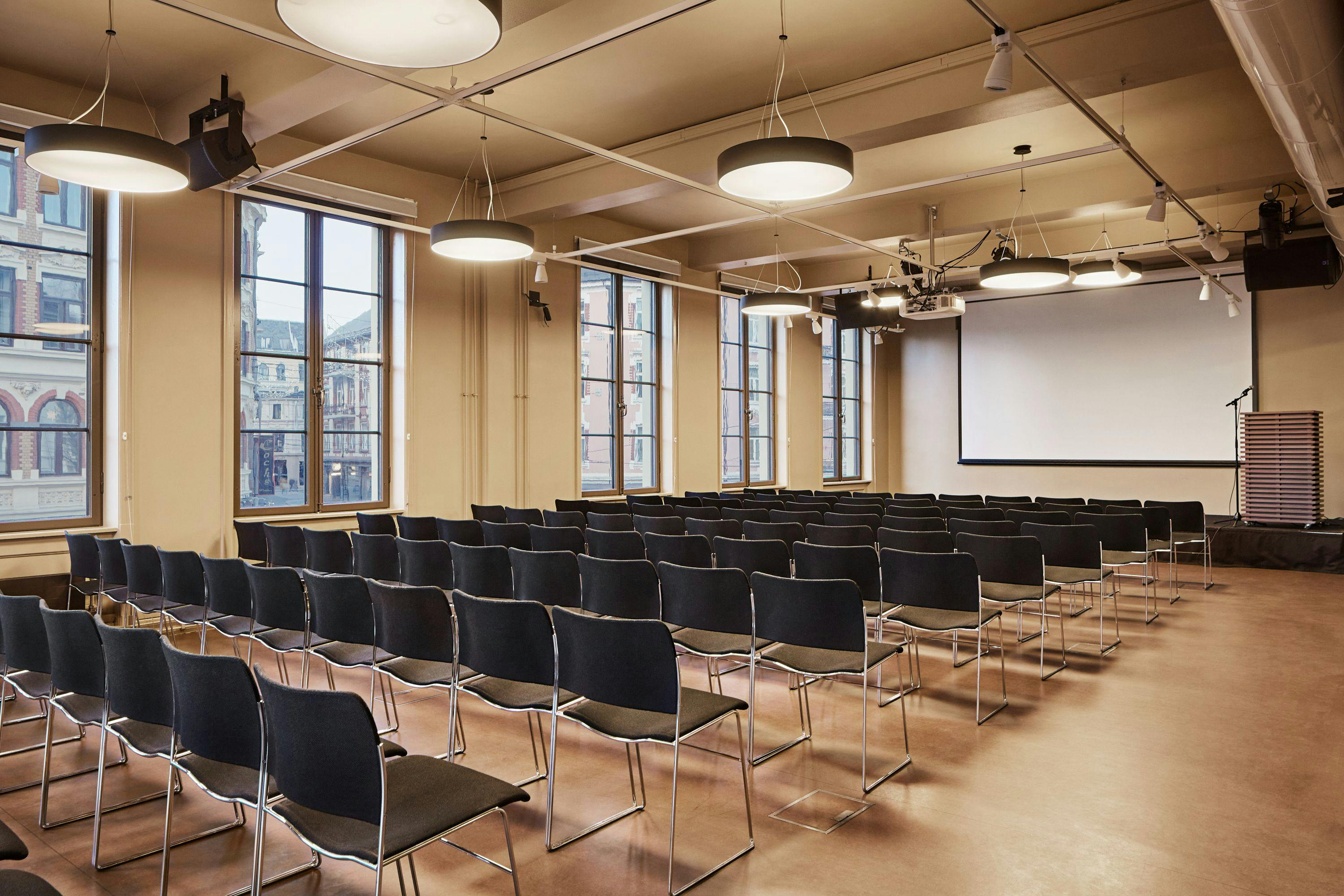 Picture of the room Skram at Litteraturhuset with empty rows of chairs